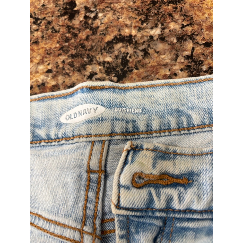 Old Navy Boyfriend Distressed Cutoff Denim Shorts - Picture 6 of 7